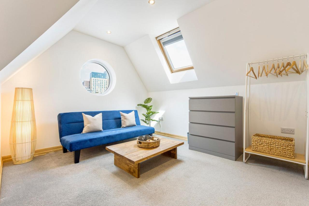Spacious, Newly Renovated, Three Bedroom Town Centre Duplex Apartment With Free Parking, Sleeps Seven - Walking Distance To Beach 본머스 외부 사진