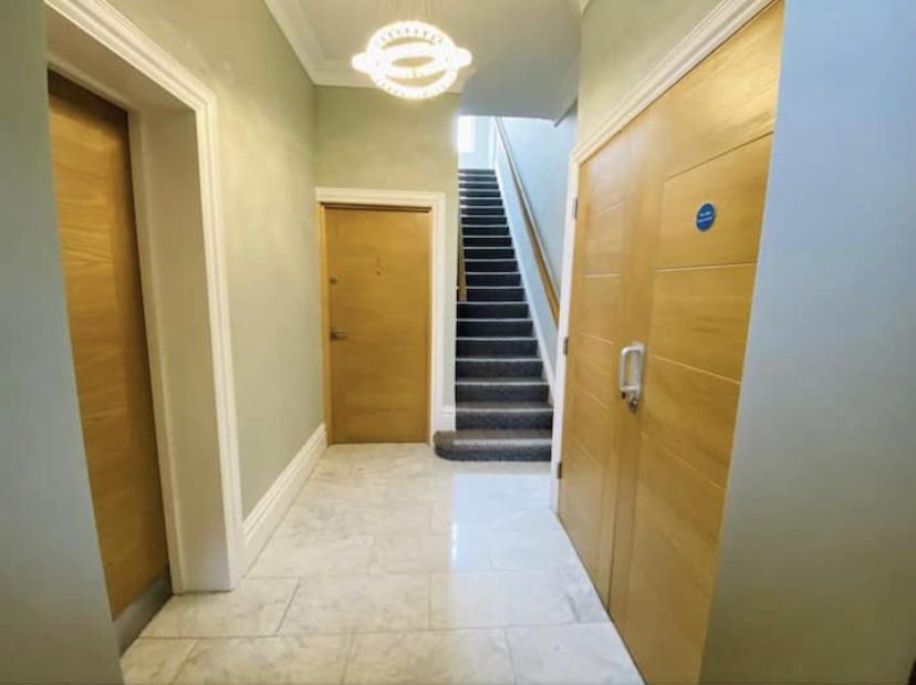 Spacious, Newly Renovated, Three Bedroom Town Centre Duplex Apartment With Free Parking, Sleeps Seven - Walking Distance To Beach 본머스 외부 사진