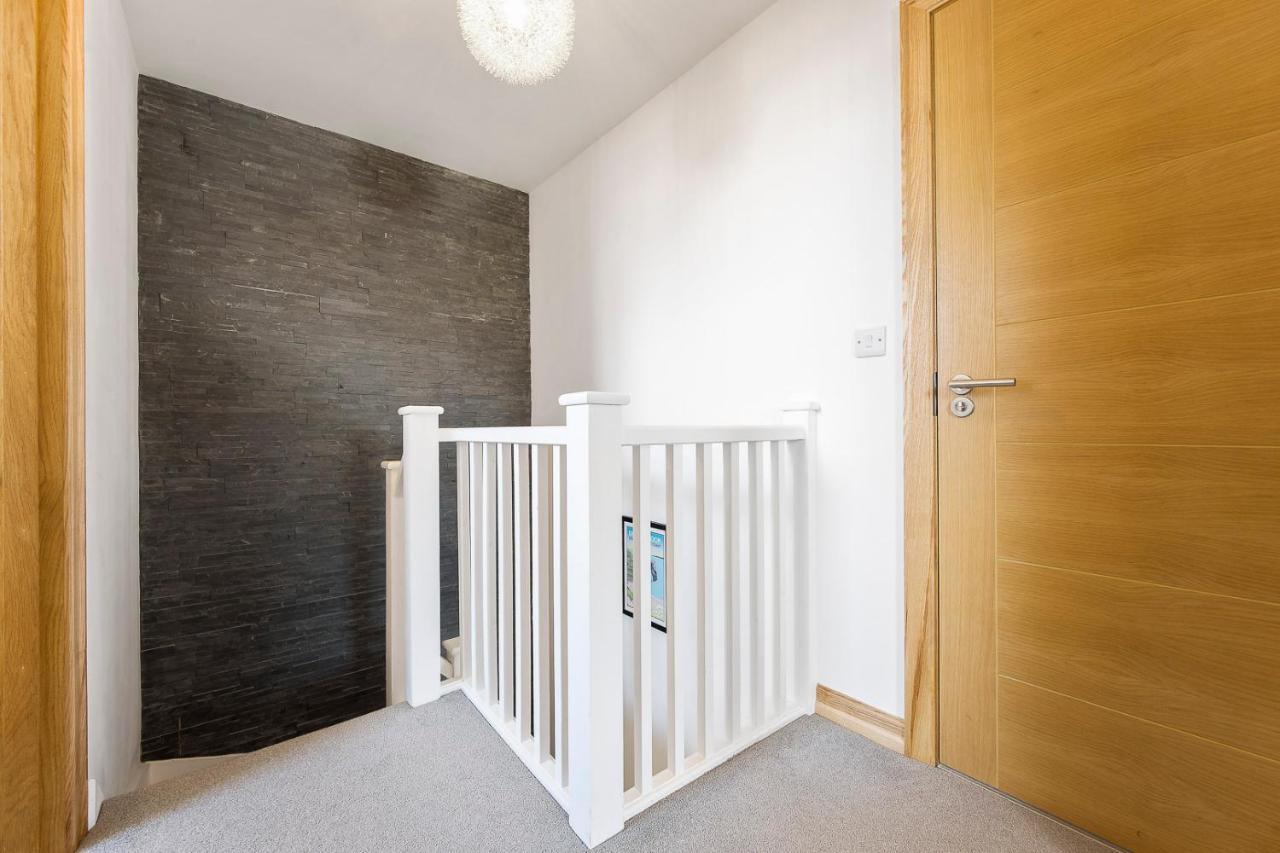Spacious, Newly Renovated, Three Bedroom Town Centre Duplex Apartment With Free Parking, Sleeps Seven - Walking Distance To Beach 본머스 외부 사진