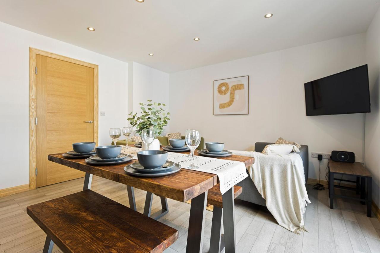 Spacious, Newly Renovated, Three Bedroom Town Centre Duplex Apartment With Free Parking, Sleeps Seven - Walking Distance To Beach 본머스 외부 사진